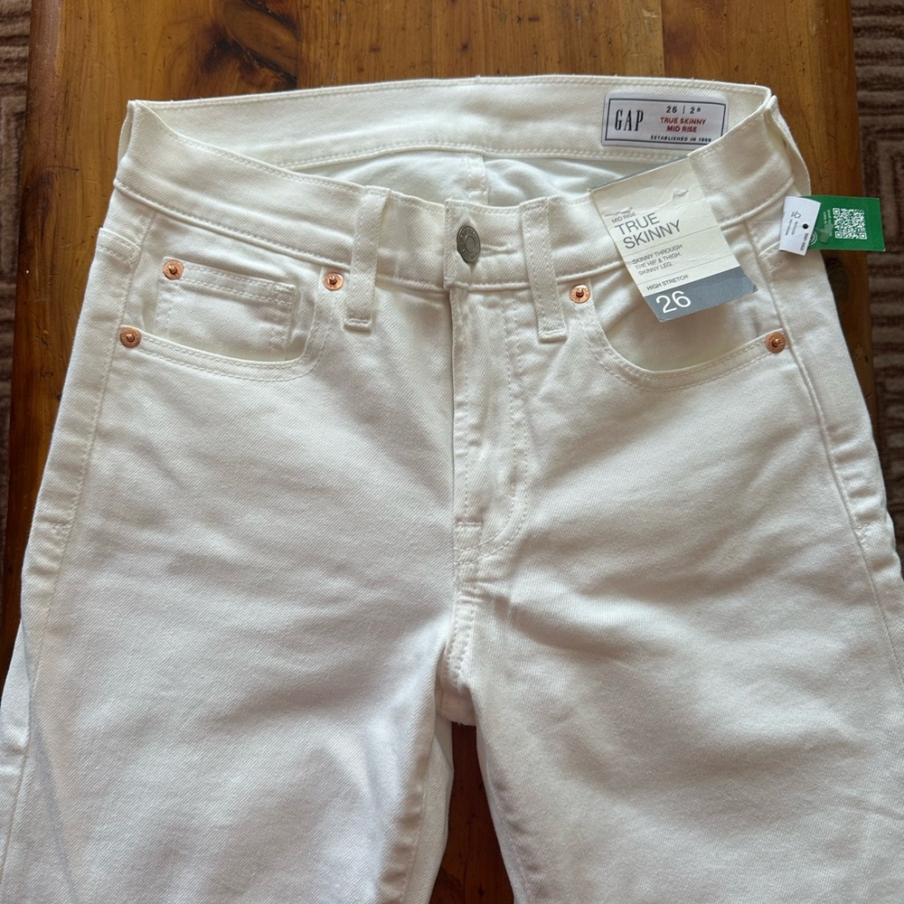 NWT GAP Women's True Skinny Midrise White Jeans Sz 26/2